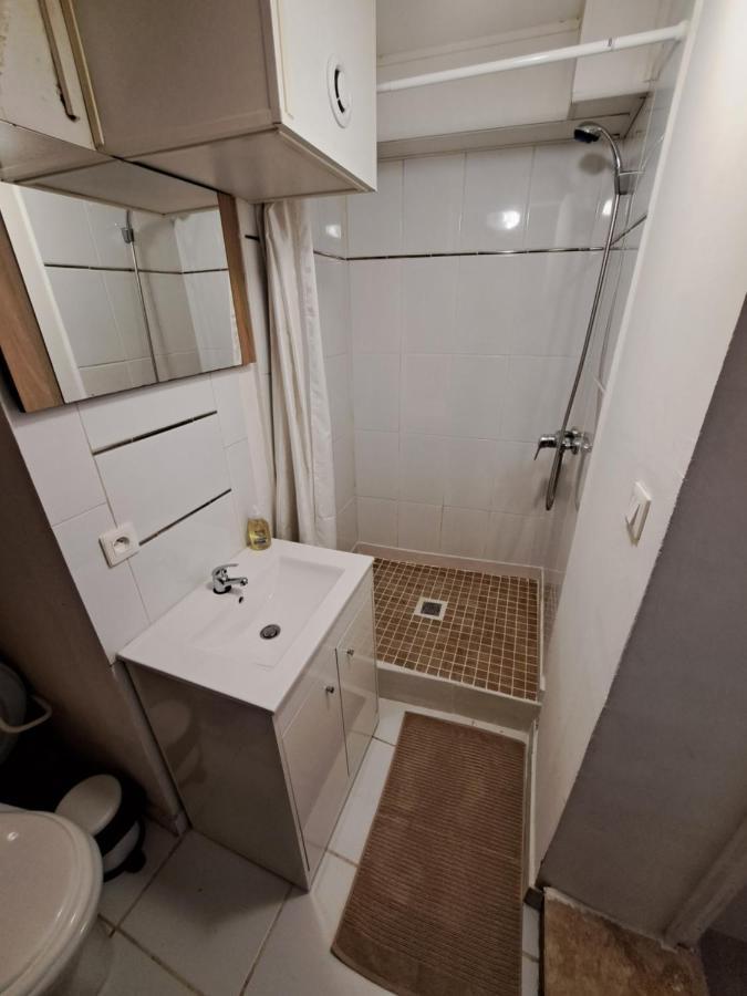 Le Studio De La Place Chalier Л'Іль-сюр-ла-Сорг Екстер'єр фото